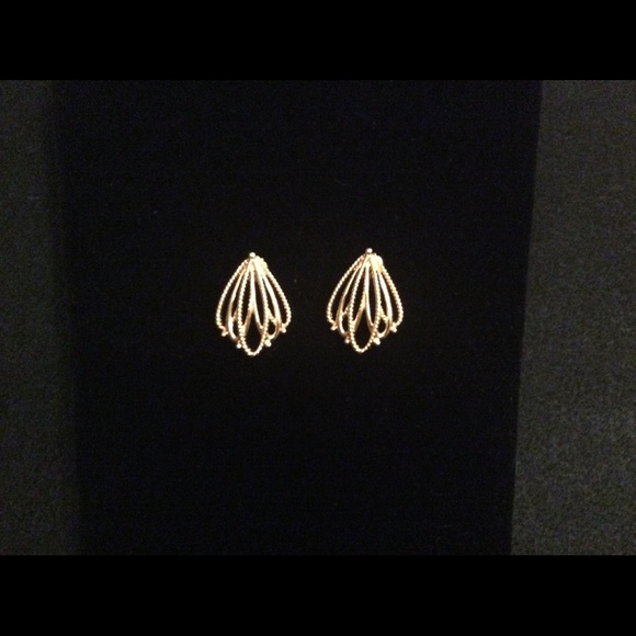 Avon Gold Filigree Earrings.  Nice quality and gorgeous detail and design - Picture 2 of 8